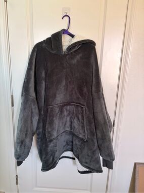 Cozy Oversized Hooded Plush Pullover - Charcoal Gray